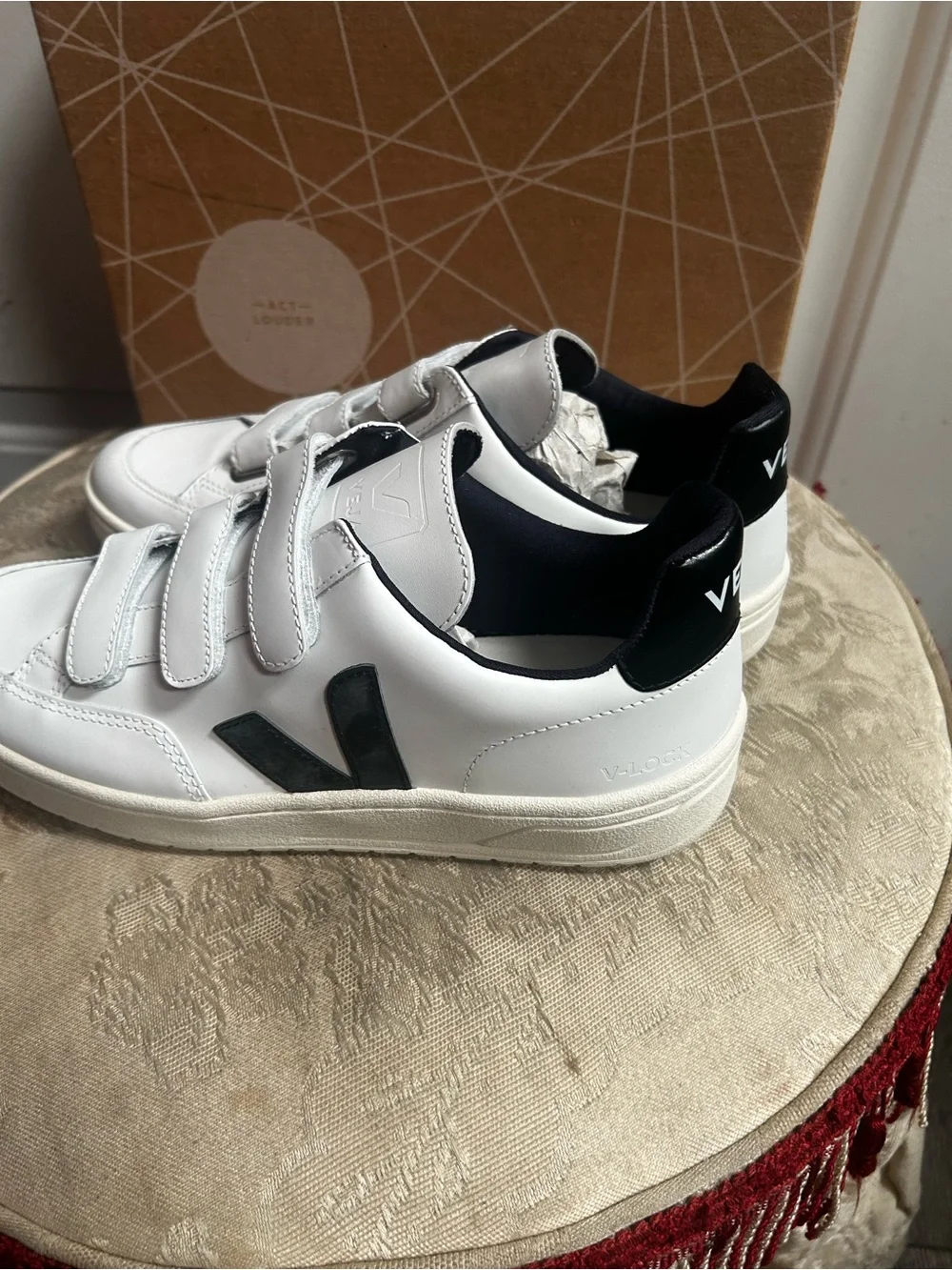 Veja women’s V-Lock White Sneakers with Black Accent - Velcro Closure Sz 9